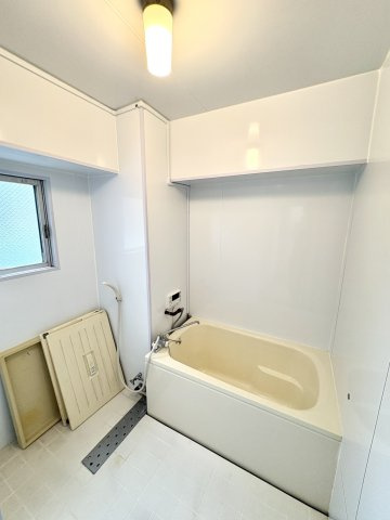 新成増ハイツの浴室|一日の疲れをゆっくりと癒せるバスルーム。
清潔感のあるデザインで、毎日のバスタイムが楽しみになります。