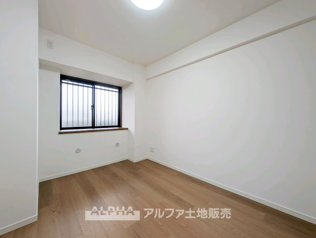リーベスト青梅新町の洋室|【smart room】
◆機能性を備えた空間◆シンプルな形状で家具配置がしやすく、生活スタイルに合わせた使い方が可能。日常に取り入れやすい洋室です。