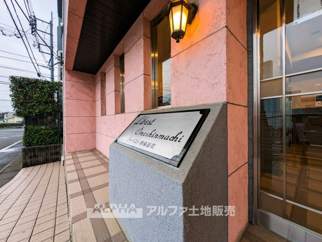 リーベスト青梅新町の外観|【Warm Light】
◆ぬくもりに満ちた場所◆
差し込む陽だまりが、心の奥までやさしく照らす。過ごすほどに、この場所が帰りたくなる存在へと変わっていく。