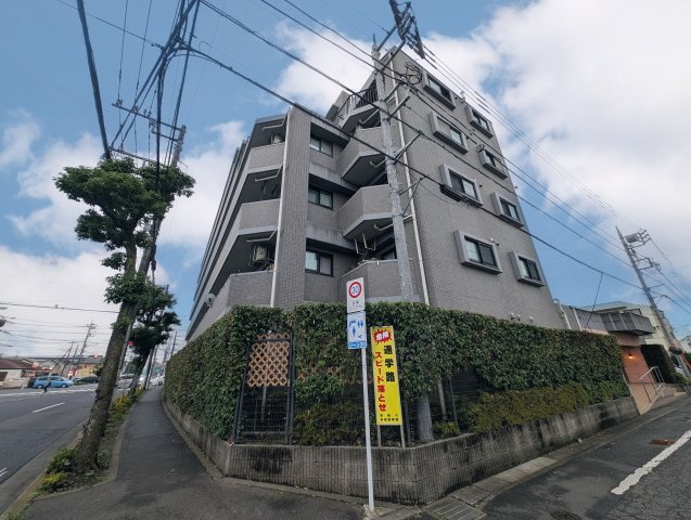 リーベスト青梅新町の外観|【A warm space】◆心をほどく場所◆
ゆったりとした空間に包まれ、誰かを迎えることが日常になる住まい。
この環境で暮らすうちに、時間の使い方も、人との距離感も変わっていく。