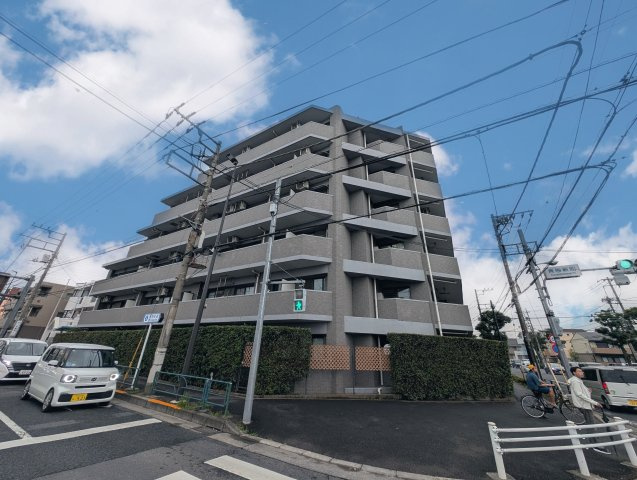 リーベスト青梅新町の外観|【clear the mind】◆暮らしが整う空間◆
ゆとりのある住空間と、どこか安心感のある佇まい。
ここで過ごす日々が、自分たちらしい暮らしへと自然に導いてくれる。