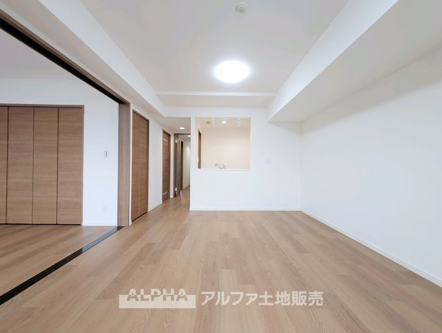 リーベスト青梅新町の居間・リビング|【Gathering Place】
◆人を招きたくなる◆
友人とのホームパーティーや、ご親族との食事会など、大切な人と過ごす時間をより心地よく演出するリビングです。