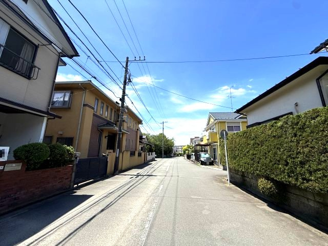 2路線3駅利用可　バス停徒歩1分の周辺|住宅街
