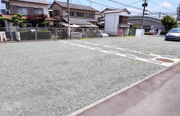 ビレッジハウス荒木1号棟の駐車場