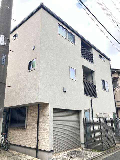ＲＯＯＭＳの外観