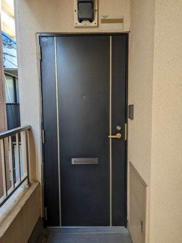 メゾンジュネスの玄関