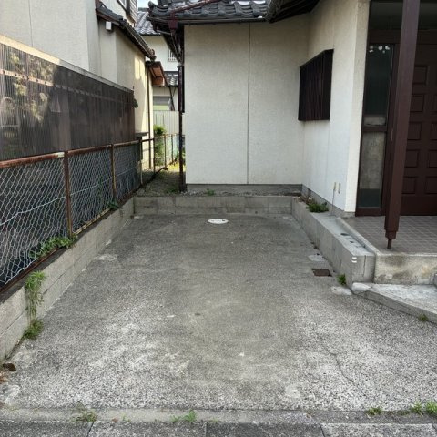 羽島市正木町須賀の一戸建ての駐車場