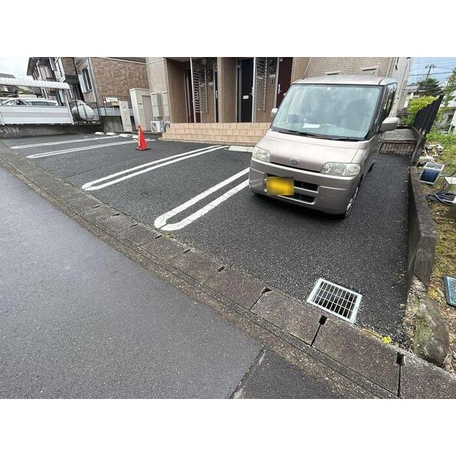 ロワール ２３の駐車場