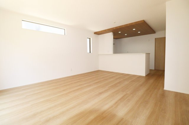 郡山市田村町金屋字宝蔵　　　１号棟　　　高瀬小学校、高瀬中学区の居間・リビング|※同社施工例