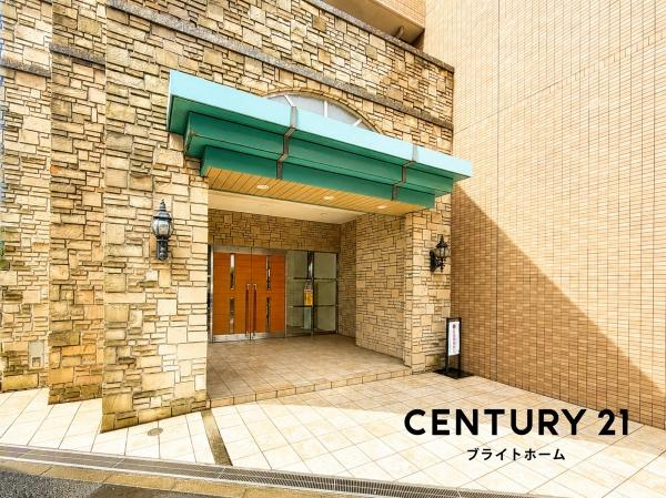 クリオ磯子弐番館のエントランス|エントランスにはオートロックがついており、防犯面も安心！
清掃も行き届いています

