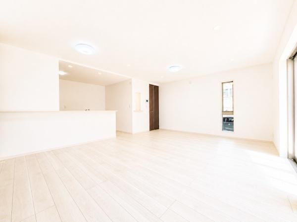 横浜市泉区中田東２丁目の新築一戸建の内観：施工例|同仕様の浴室です。
広々としたバスルームで一日の疲れを癒して下さい。
もちろん浴室換気乾燥暖房機付きです。