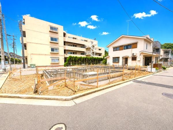 横浜市鶴見区東寺尾１丁目の新築一戸建の前面道路含む現地写真|駅までは平坦な道で行くことも可能です。お気軽にお問い合わせください。
