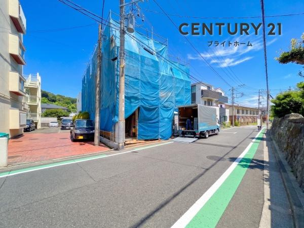 横浜市鶴見区東寺尾１丁目の新築一戸建の前面道路含む現地写真|駅までは平坦な道で行くことも可能です。お気軽にお問い合わせください。
