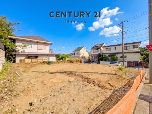 横浜市金沢区富岡西１丁目の新築一戸建の前面道路含む現地写真|車通りが少ない為、小さなお子様にも安心です。
是非一度、現地へ起こしください。