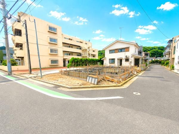 横浜市鶴見区東寺尾１丁目の新築一戸建の前面道路含む現地写真|駅までは平坦な道で行くことも可能です。お気軽にお問い合わせください。