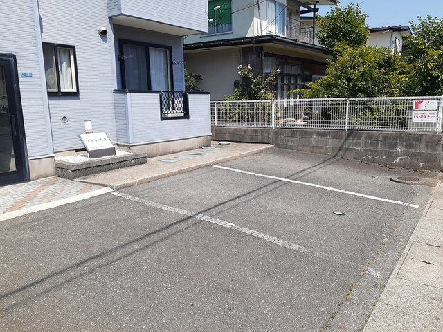 フオレスタの駐車場|駐車スペースもあります