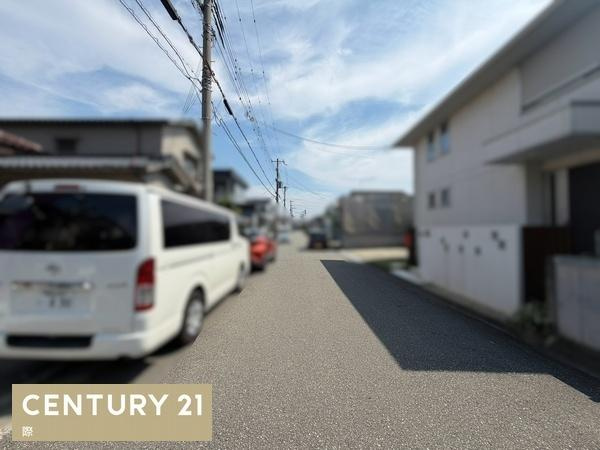 和歌山市中島　中古戸建の前面道路含む現地写真