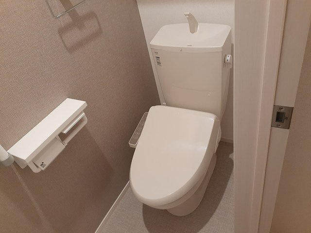 マハロ　ナイメンⅡのトイレ|落ち着いた色調のトイレです
