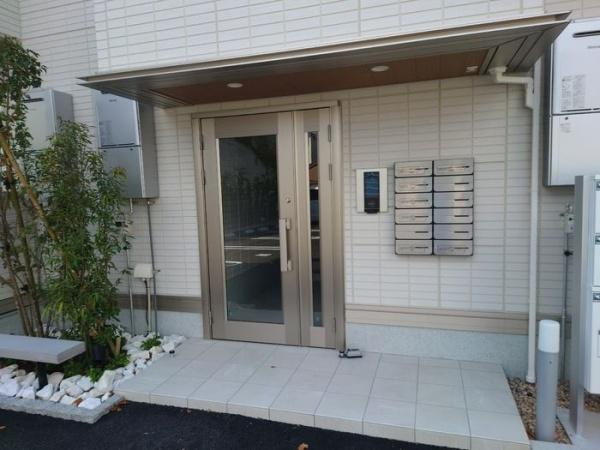【エントランス】 | ロイヤルステージ横浜町