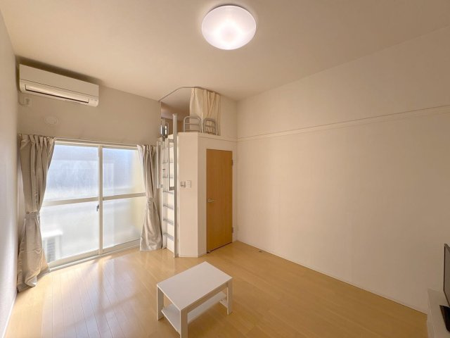 レオネクストコラッジョの居間・リビング