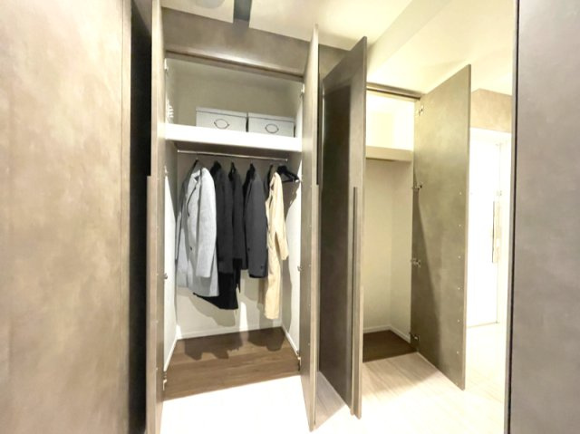 アルファガーデン岡山城下の収納|廊下部分にも収納スペースがあります。洋服やコート等を収納できます。