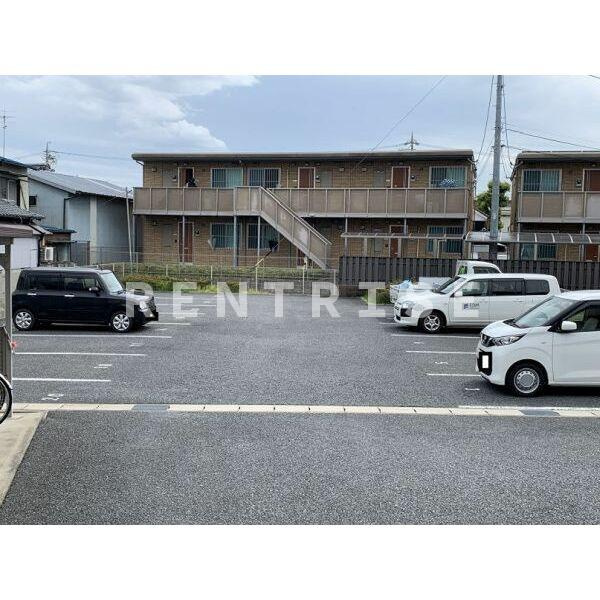 コンチェルトの駐車場