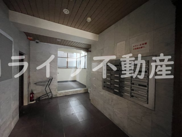 サンスリーハイツのエントランス|建物の内部です