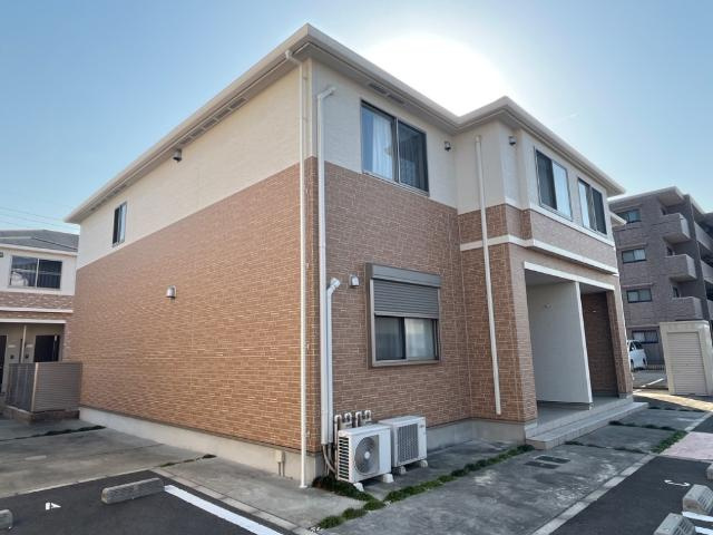カーサ城北Ⅱの駐車場|外観写真（昼）