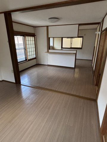 寝屋川市春日町戸建の居間・リビング
