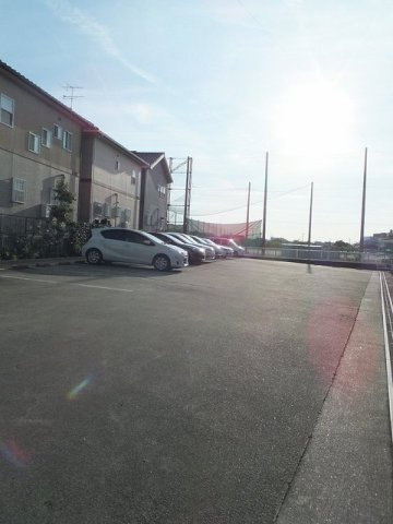 メゾングリーンサイドの駐車場
