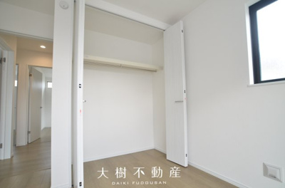 【洋室】 | 座間市東原１丁目　新築戸建て　全３棟【仲介手数料無料】 | 2階　洋室2（6.0帖）クローゼット