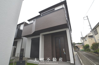 【外観】 | 座間市東原１丁目　新築戸建て　全３棟【仲介手数料無料】 | 建物完成しました！！内見可能です♪
