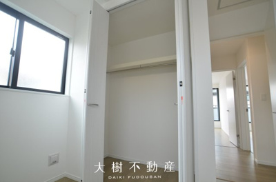【洋室】 | 座間市東原１丁目　新築戸建て　全３棟【仲介手数料無料】 | 2階　洋室3（4.25帖）クローゼット