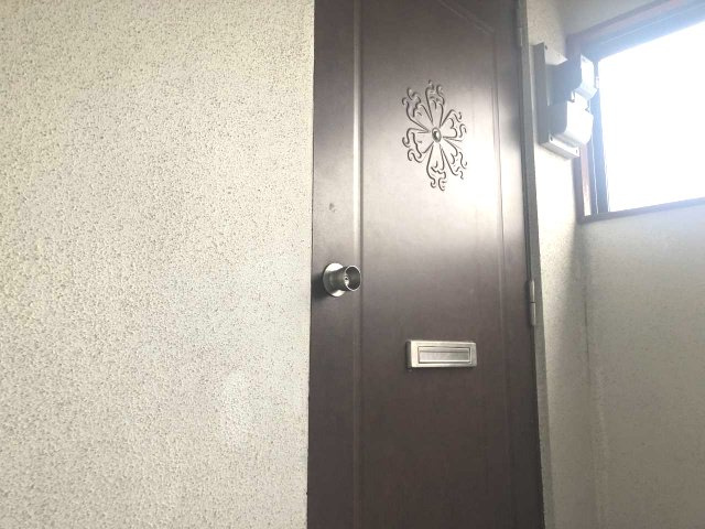 連尺通2丁目貸店舗の玄関