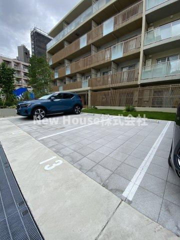 ミレーネ滝野川の駐車場
