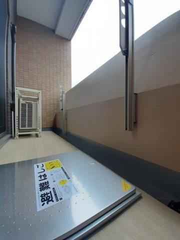 グレイス竹の塚のバルコニー|外からの目が気にならないバルコニーで洗濯物が干せます