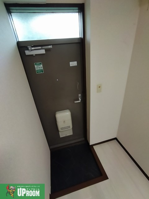リュミエールAの玄関