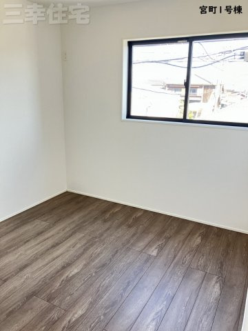 碧南市宮町4丁目1号棟の洋室|北面でも明るい洋室5.25帖