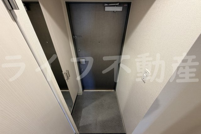 ファステート東大阪アダマスの玄関