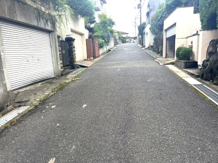 泉南市信達市場　中古戸建の前面道路含む現地写真