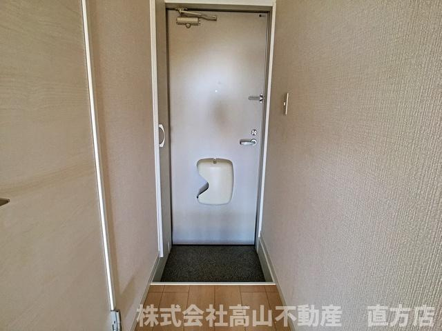 直方市大字感田のアパートの玄関