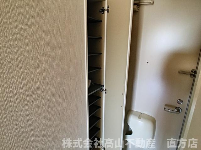 直方市大字感田のアパートの玄関