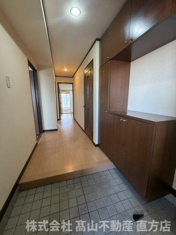 直方市神正町の賃貸マンションの玄関