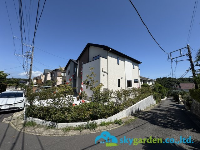 鎌倉市梶原１期　新築戸建　全２棟１号棟の前面道路含む現地写真|前面道路含む現地写真です