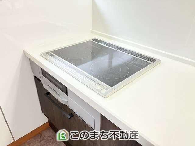 KEM宇都宮市富士見が丘1期　中古戸建のキッチン|IHクッキングヒーターで調理もお掃除も楽々です♪