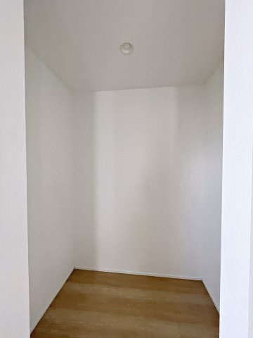 新築戸建・新築建売　郡山市田村町金屋字宝蔵　高瀬小・高瀬中の収納|大容量のパントリーは食品や日用品、防災グッズなどの保管に便利です！