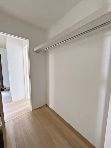 新築戸建・新築建売　郡山市田村町金屋字宝蔵　高瀬小・高瀬中の収納|ウォークスルーのファミリークローゼットはアウターなどの収納に便利！