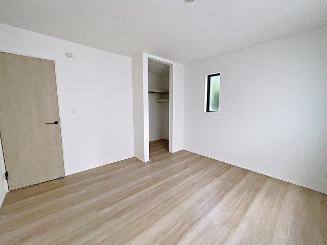 新築戸建・新築建売　郡山市田村町金屋字宝蔵　高瀬小・高瀬中の洋室|7.6帖の洋室は広々としておりご夫婦の主寝室としておすすめです！