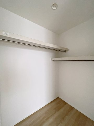 新築戸建・新築建売　郡山市田村町金屋字宝蔵　高瀬小・高瀬中の収納|WICはハンガーパイプがついているので衣類がきれいに整理整頓できます！