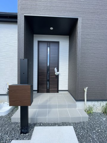 新築戸建・新築建売　郡山市田村町金屋字宝蔵　高瀬小・高瀬中の玄関|モニター付きインターホンで訪問者を確認できるので、防犯対策やプライバシー保護など安心です！